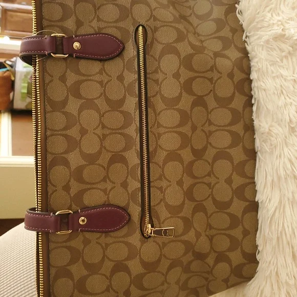 Coach - Picture 3 of 3